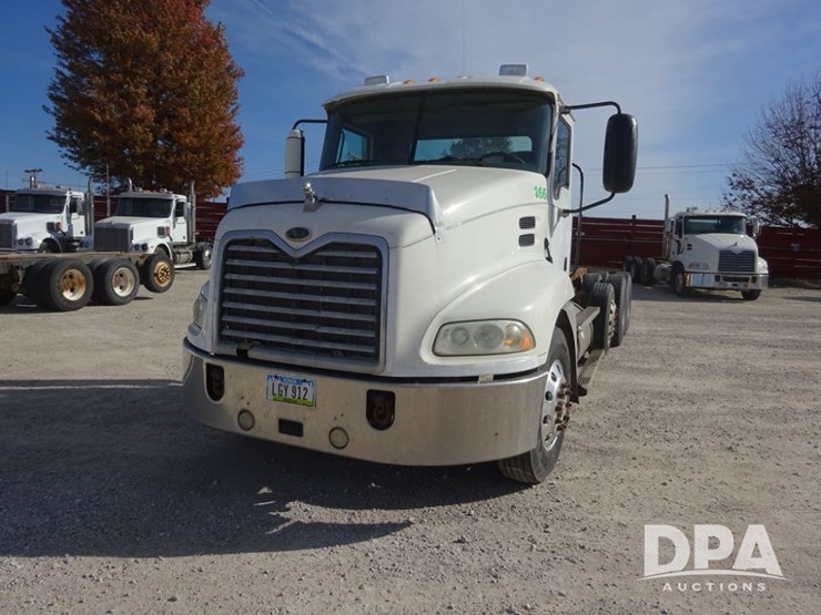 2005-mack-vision-truck-(pz13989,-unit-266)-image-3