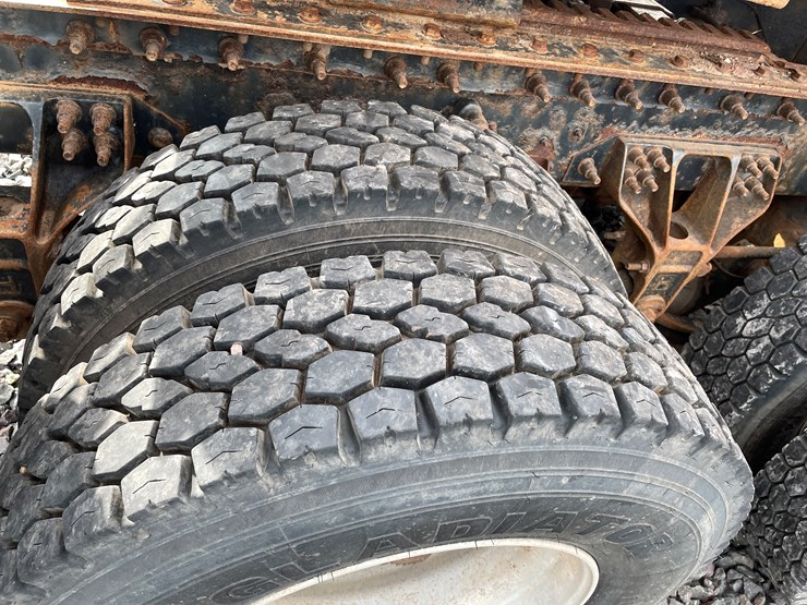 #1002-•-2021-international-semi-tractor-(has-mi-title)-image-63