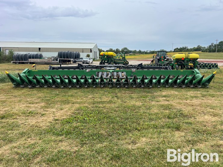 2021-john-deere-c16r-image-2