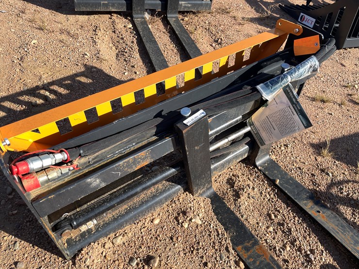 #4088-•-wolverine-pallet-fork-hydraulic-adjustable-attachment-image-8