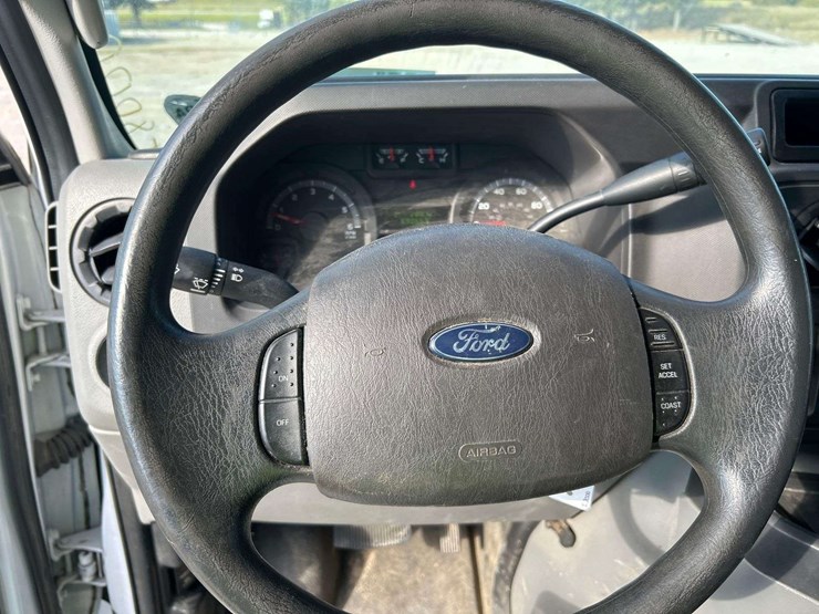 2015-ford-e350-image-13