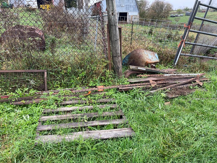 #9610-•-pile-of-miscellaneous-metal-image-1