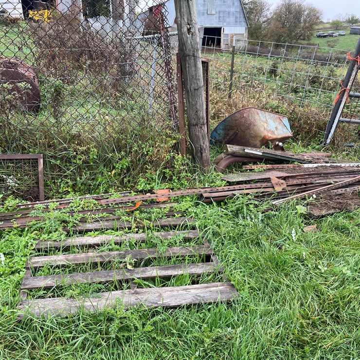 #9610 • Pile of Miscellaneous Metal