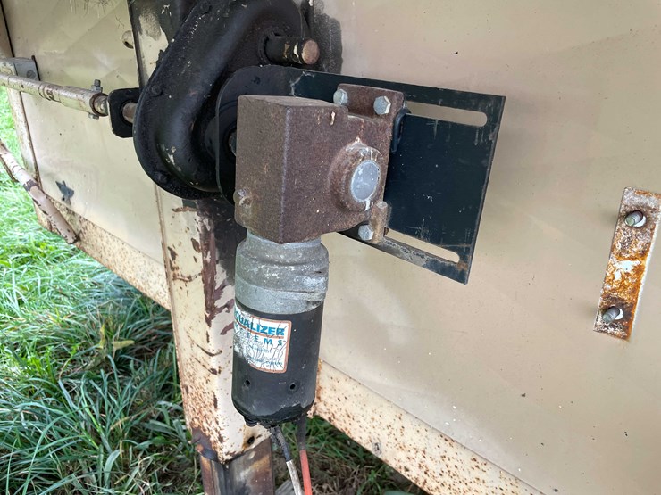 #8044-•-1986-3-horse-gooseneck-camper-trailer-(no-title)-image-21