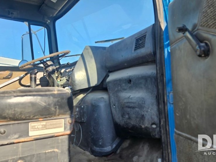 1996-ford-lt9000-image-22