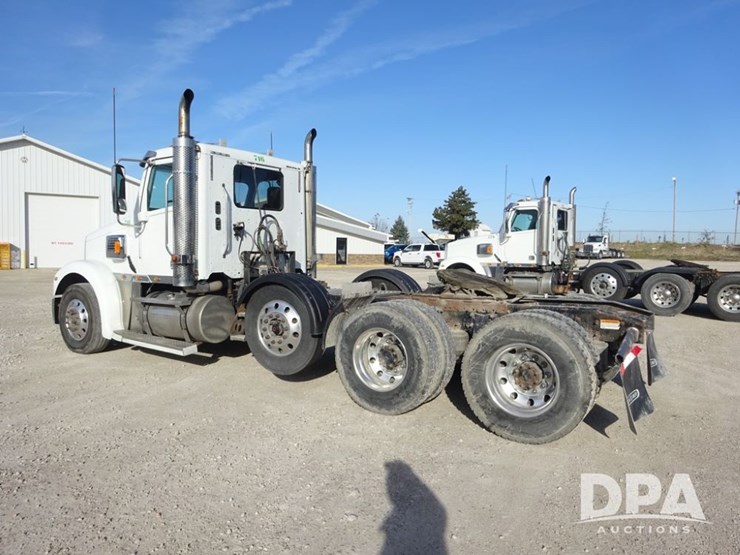 2016-freightliner-coronado-day-cab-glider-truck-(pz13983,-unit-716)-image-33