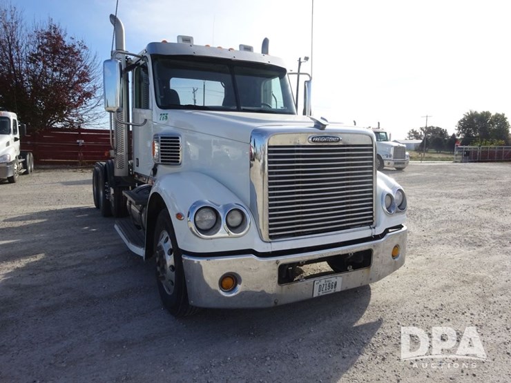 2018-freightliner-coronado-day-cab-glider-truck-(pz13985,-unit-775)-image-6