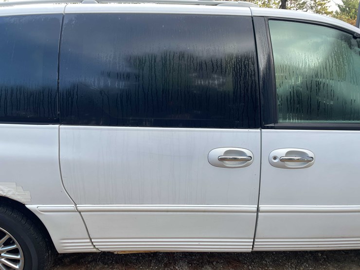 1999-chrysler-town-&-country-image-27