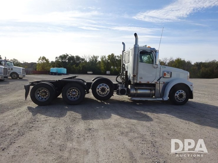 2018-freightliner-coronado-day-cab-glider-truck-(pz13985,-unit-775)-image-16