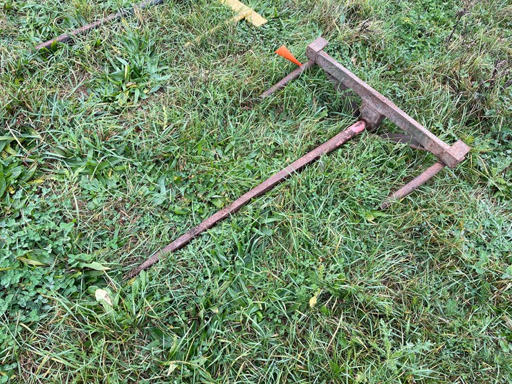 #8143-•-bale-spear-image-1