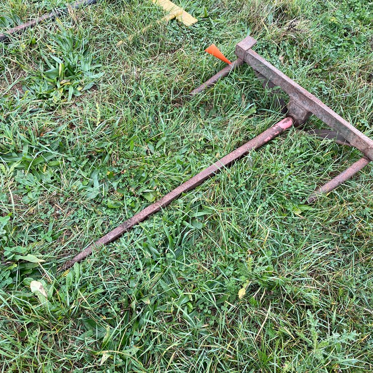 #8143 • Bale Spear