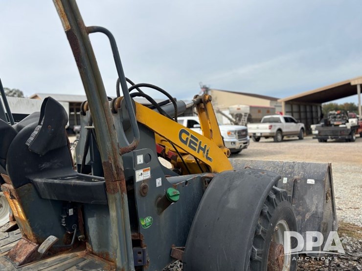 2018-gehl-750-image-31