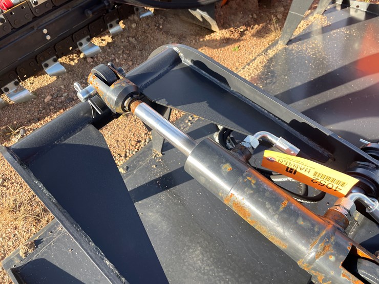 #4052-•-84"-smooth-faced-grapple-bucket-attachment-image-9