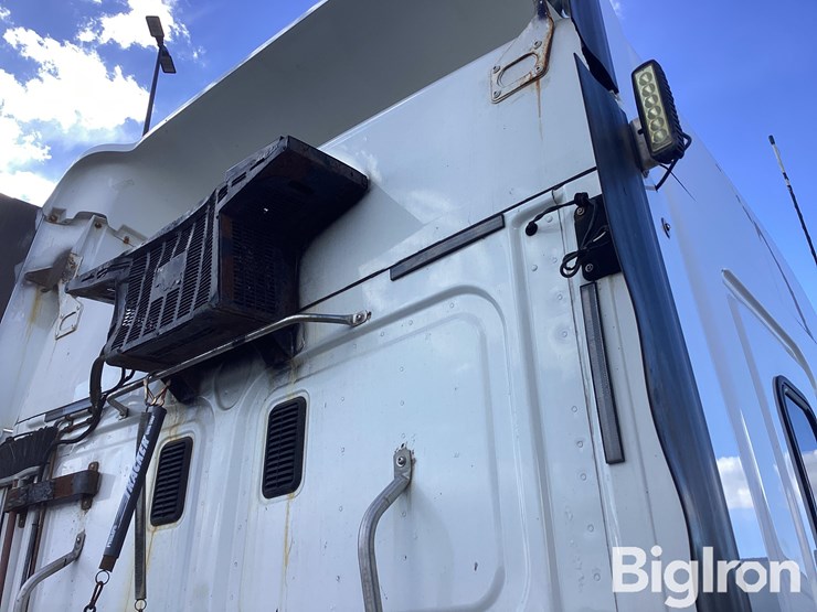 2013-freightliner-cascadia-125-image-9