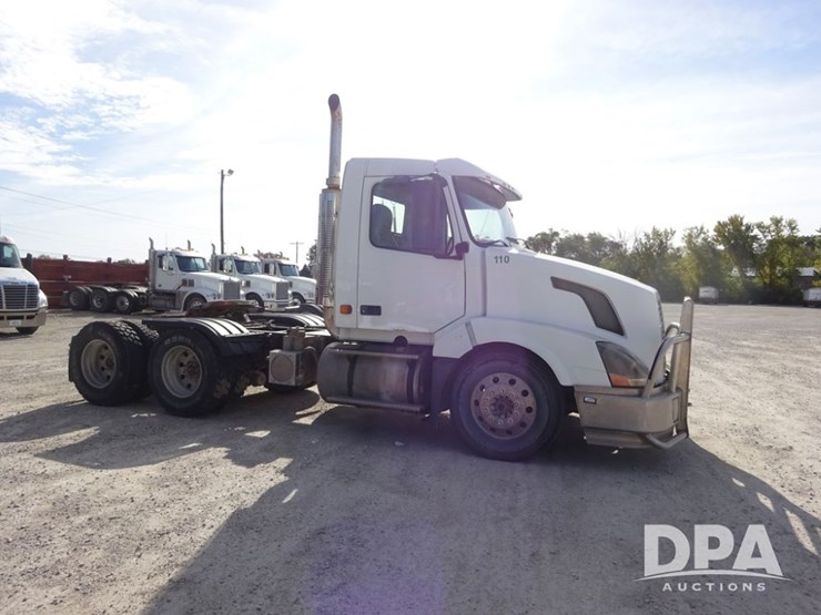 2007-volvo-vnl-day-cab-truck-(pz13987,-unit-110)-image-14