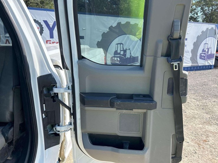 2022-ford-f250-xl-image-18