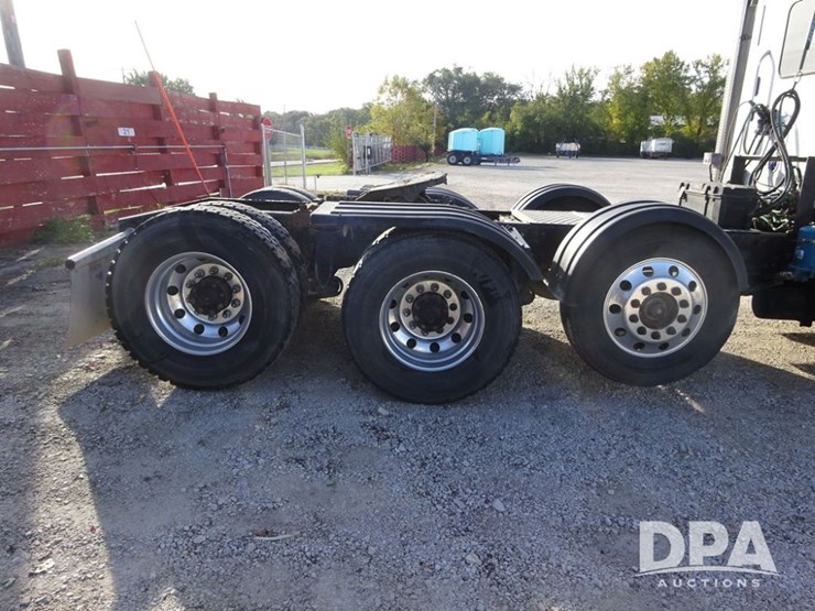 2016-freightliner-coronado-day-cab-glider-truck-(pz13982,-unit-720)-image-43