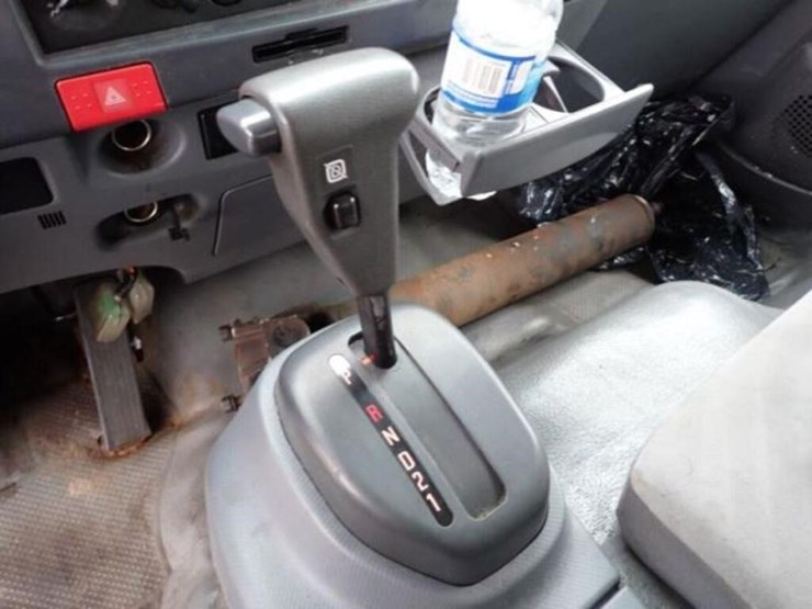 2018-isuzu-nrr-image-16