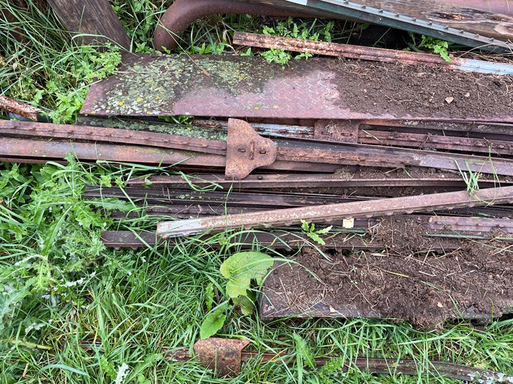 #9610-•-pile-of-miscellaneous-metal-image-9