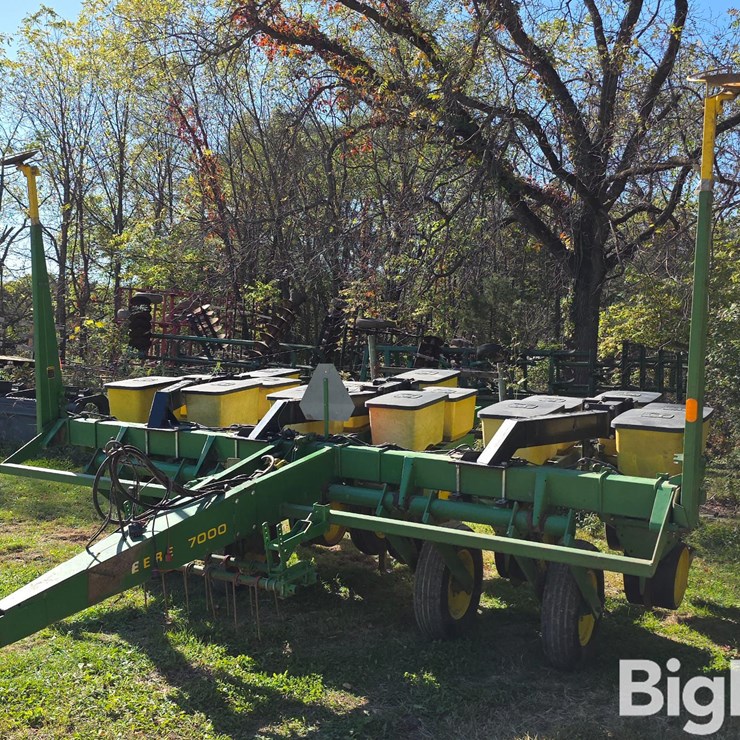 JOHN DEERE 7000
