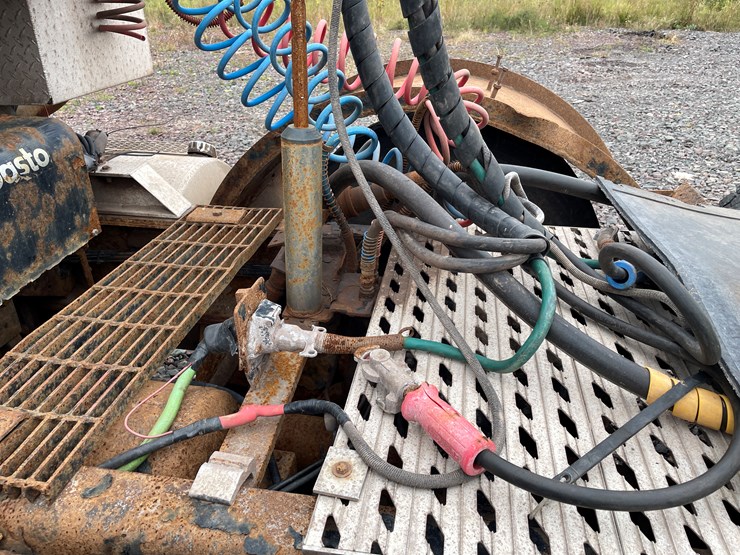 #1000-•-2005-mack-semi-tractor-(has-mi-title)-image-17