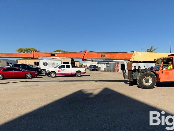 2010-jlg-g10-55a-image-14