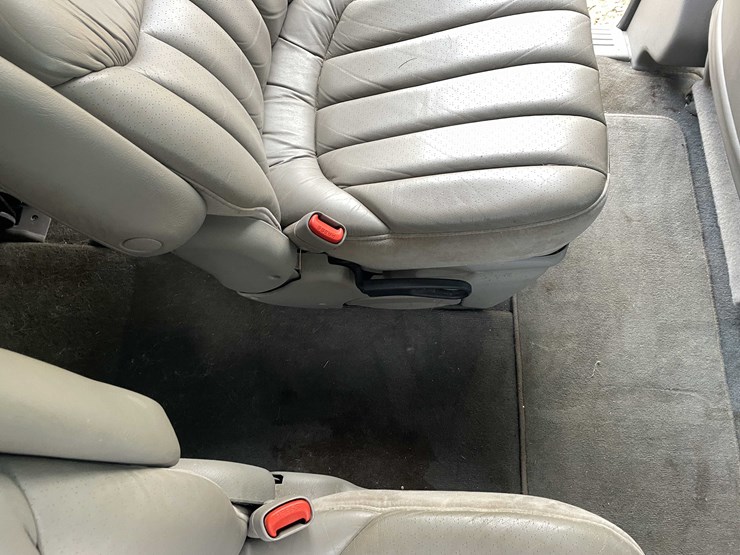 1999-chrysler-town-&-country-image-109