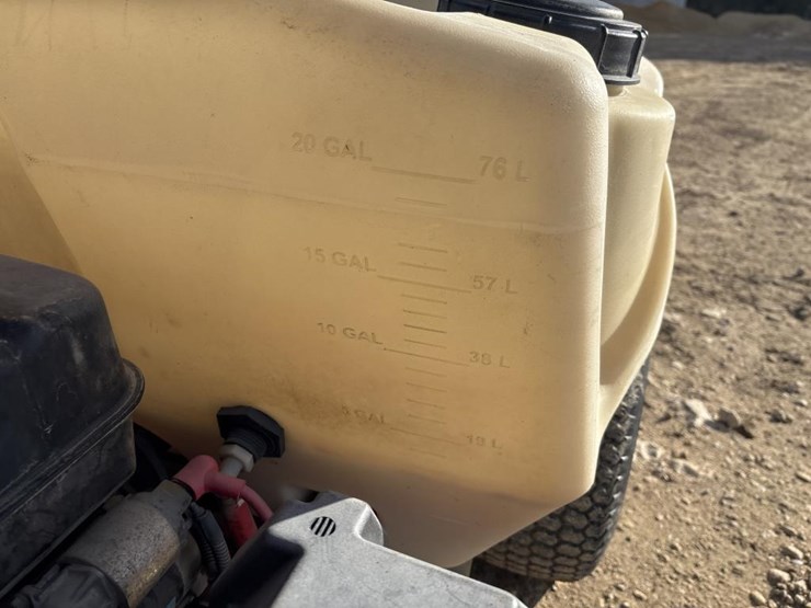 #3842-•-2016-toro-spreader-sprayer-image-8