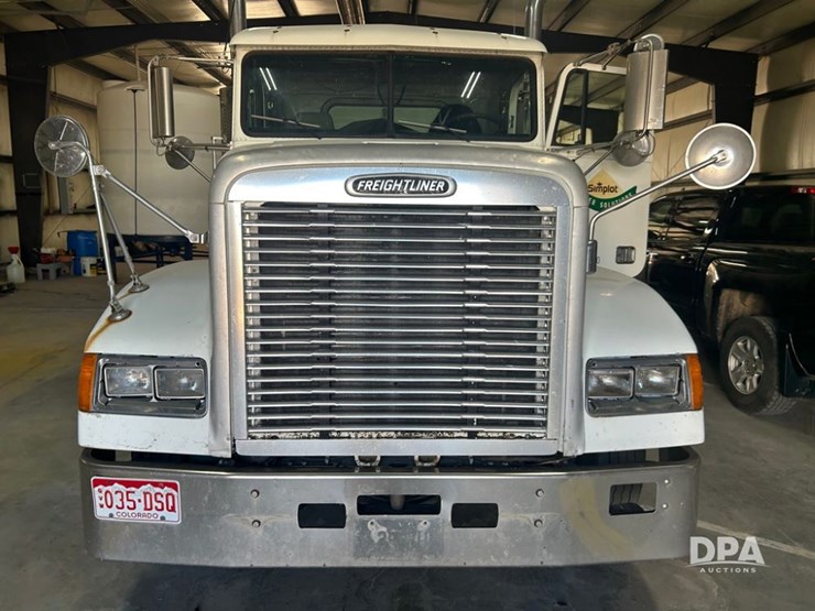 1999-freightliner-fld120-image-11