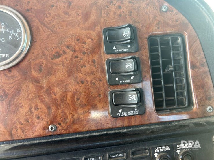 2004-peterbilt-379-image-41