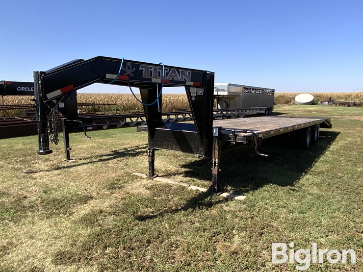 2013-titan-trailer-image-1