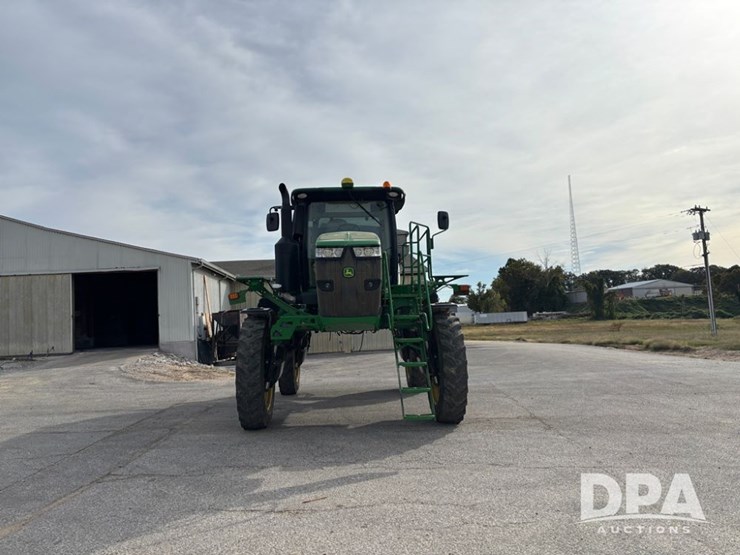 2019-john-deere-r4038-image-12