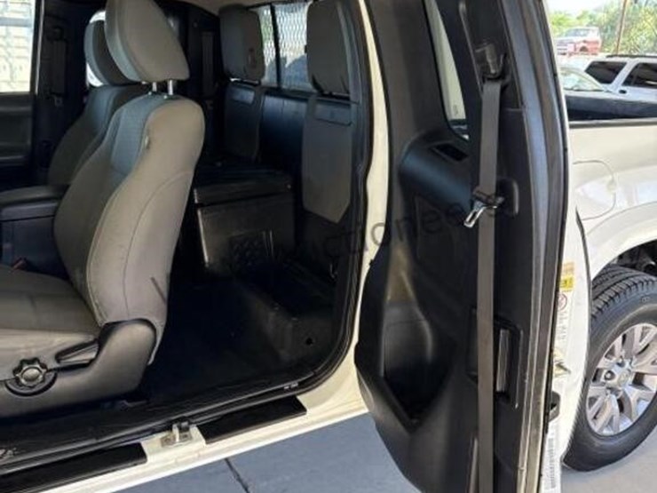 2017-toyota-tacoma-image-24