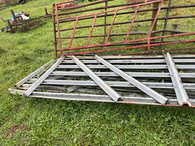 #8119-•-assortment-of-gates-image-7