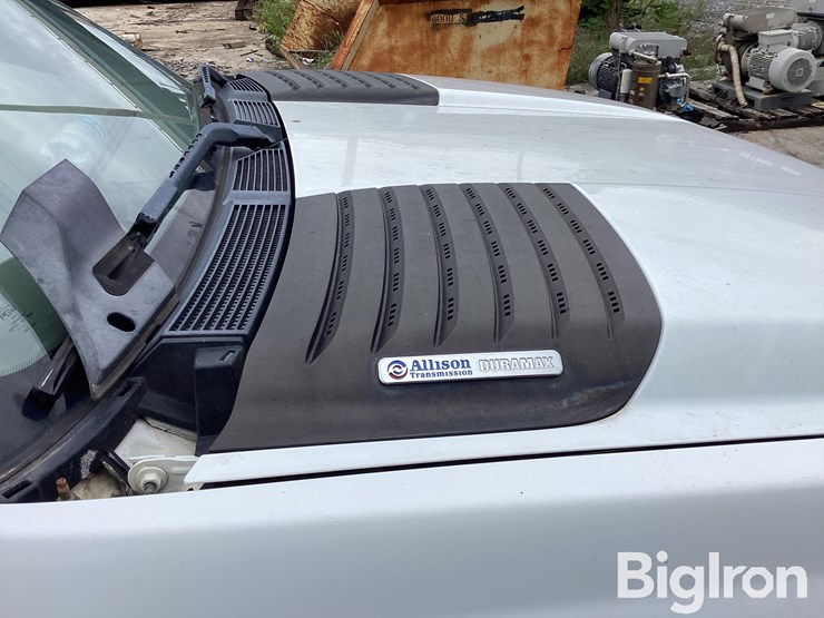 2013-chevrolet-silverado-2500-image-11