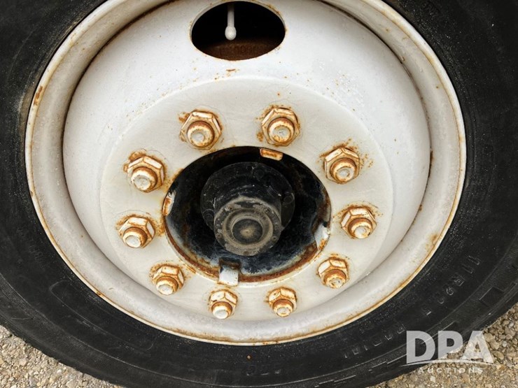 1995-freightliner-fl70-image-17