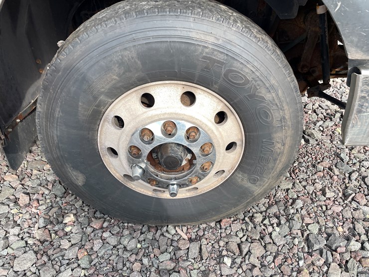 #1002-•-2021-international-semi-tractor-(has-mi-title)-image-57