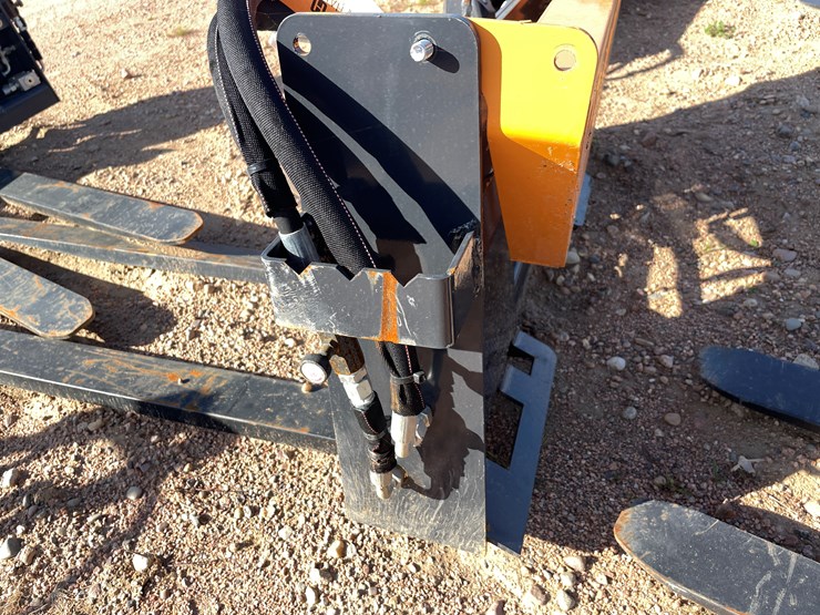 #4088-•-wolverine-pallet-fork-hydraulic-adjustable-attachment-image-3