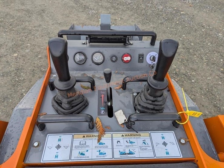 diggit-scl850-mini-tracked-loader-image-5