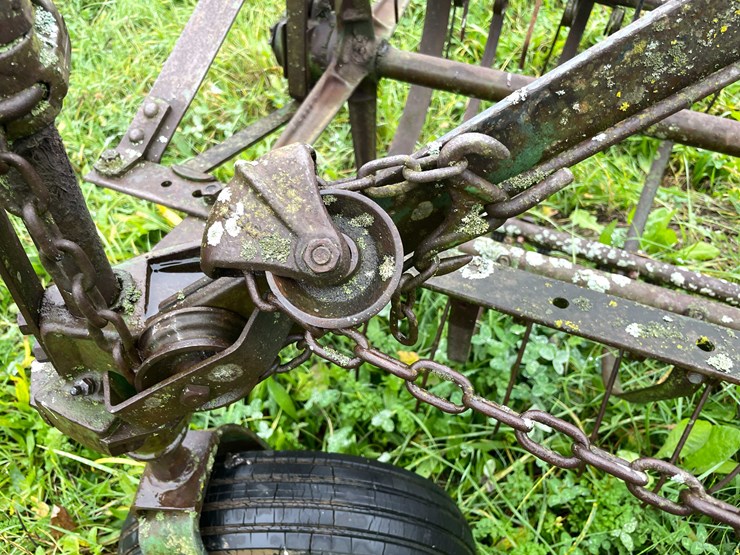 #8031-•-john-deere-hay-rake-image-17