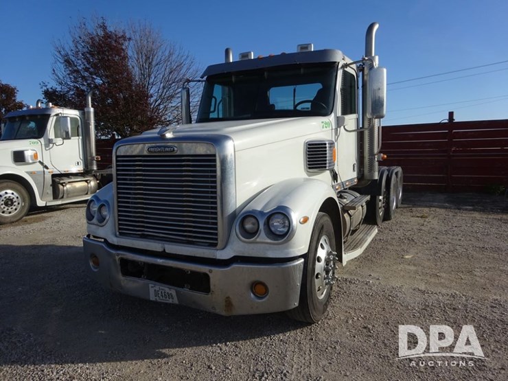 2016-freightliner-coronado-day-cab-glider-truck-(pz13982,-unit-720)-image-3