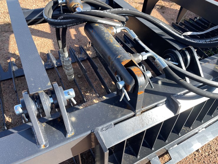 #4084-•-84"-skeletal-rock-grapple-bucket-attachment-image-7