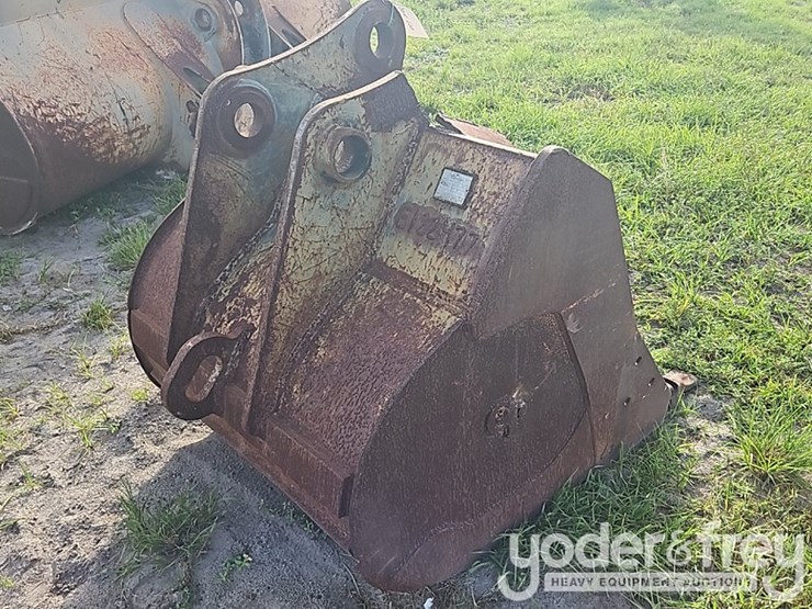 48"-bucket-to-suit-excavator-(damaged)-image-3