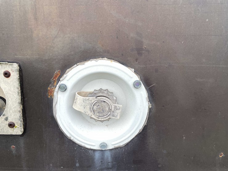 #8044-•-1986-3-horse-gooseneck-camper-trailer-(no-title)-image-17