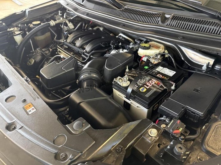 2016-ford-explorer-image-12