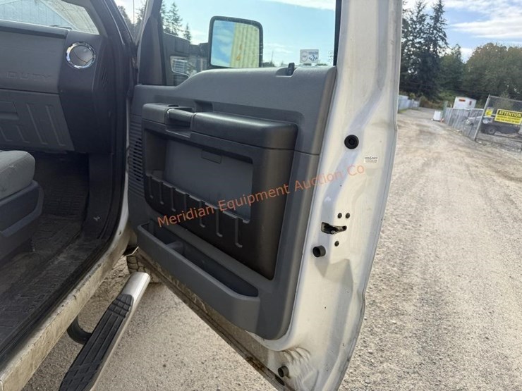 2015-ford-f350-xlt-image-35