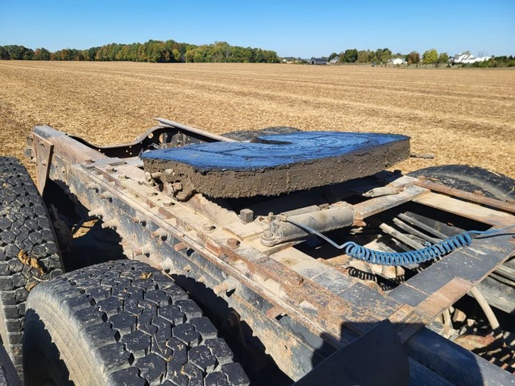 2004-mack-granite-cv713-image-36