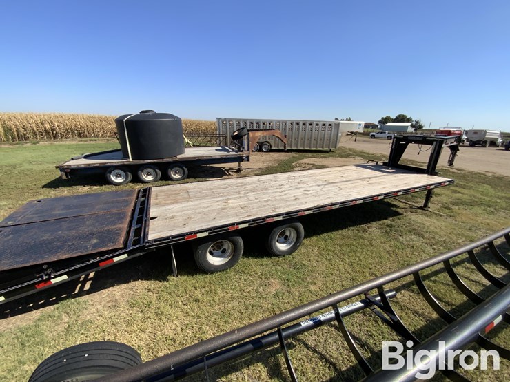 2013-titan-trailer-image-4