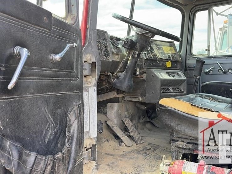 2000-mack-rd690s-image-20