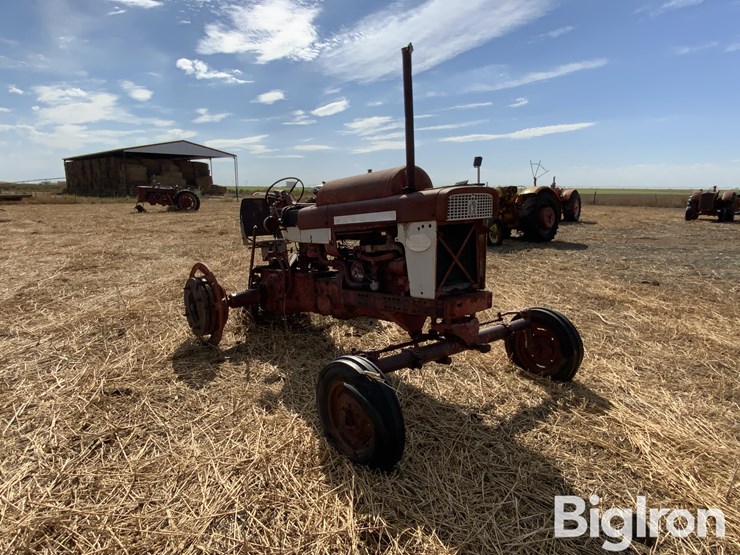 1959-farmall-560-2wd-tractor-image-3